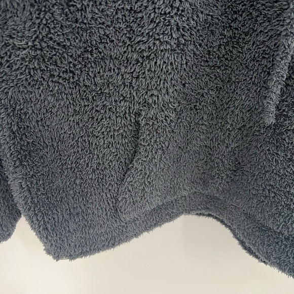 Barefoot Dreams cozy chic hoodie pullover - Picture 4 of 8